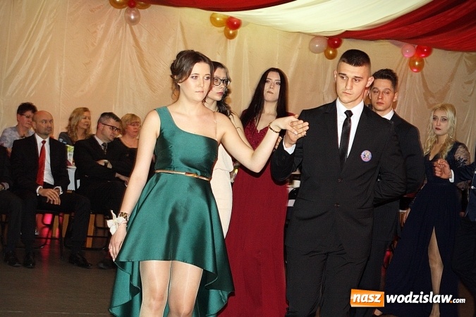 Zdjęcie w galerii na portalu naszwodzislaw.com: Studni&oacute;wka wodzisławskiego Ekonomika. Tak bawią się trzy klasy wiadomości z regionu