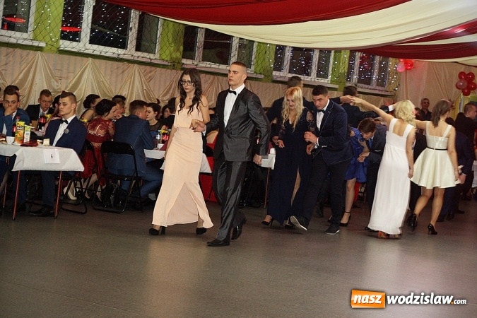 Zdjęcie w galerii na portalu naszwodzislaw.com: Studni&oacute;wka wodzisławskiego Ekonomika. Tak bawią się trzy klasy wiadomości z regionu