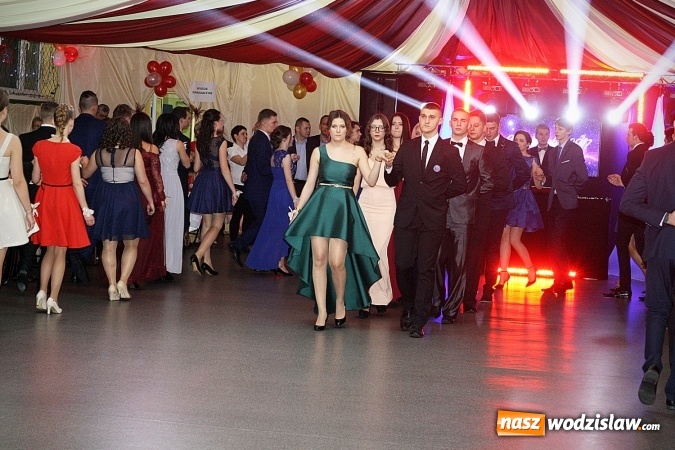 Zdjęcie w galerii na portalu naszwodzislaw.com: Studni&oacute;wka wodzisławskiego Ekonomika. Tak bawią się trzy klasy wiadomości z regionu