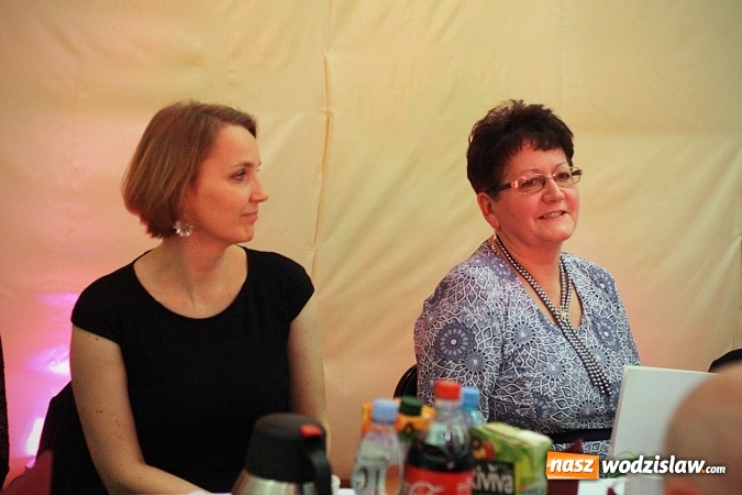 Zdjęcie w galerii na portalu naszwodzislaw.com: Studni&oacute;wka wodzisławskiego Ekonomika. Tak bawią się trzy klasy wiadomości z regionu