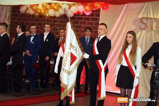 Zdjęcie w galerii na portalu naszwodzislaw.com: Studni&oacute;wka wodzisławskiego Ekonomika. Tak bawią się trzy klasy wiadomości z regionu