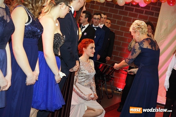 Zdjęcie w galerii na portalu naszwodzislaw.com: Studni&oacute;wka wodzisławskiego Ekonomika. Tak bawią się trzy klasy wiadomości z regionu