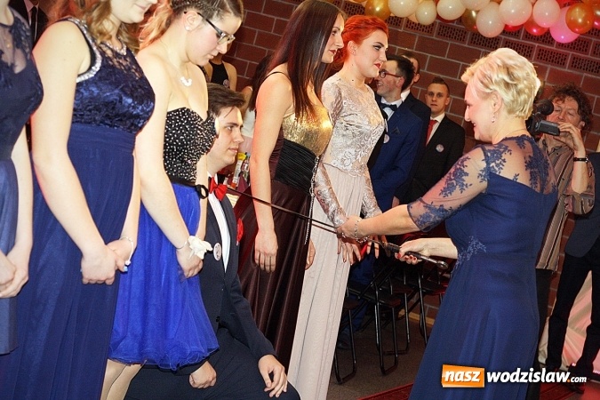 Zdjęcie w galerii na portalu naszwodzislaw.com: Studni&oacute;wka wodzisławskiego Ekonomika. Tak bawią się trzy klasy wiadomości z regionu