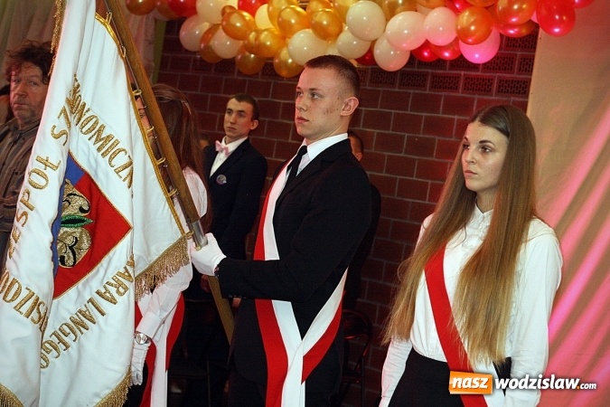 Zdjęcie w galerii na portalu naszwodzislaw.com: Studni&oacute;wka wodzisławskiego Ekonomika. Tak bawią się trzy klasy wiadomości z regionu