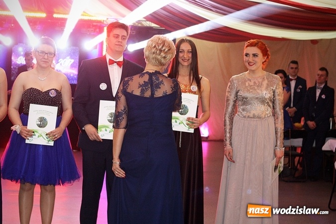 Zdjęcie w galerii na portalu naszwodzislaw.com: Studni&oacute;wka wodzisławskiego Ekonomika. Tak bawią się trzy klasy wiadomości z regionu