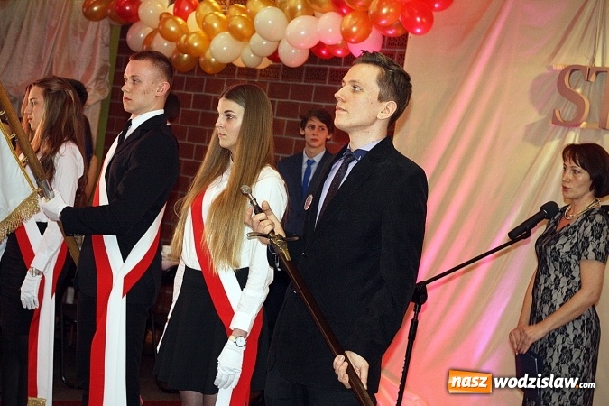 Zdjęcie w galerii na portalu naszwodzislaw.com: Studni&oacute;wka wodzisławskiego Ekonomika. Tak bawią się trzy klasy wiadomości z regionu