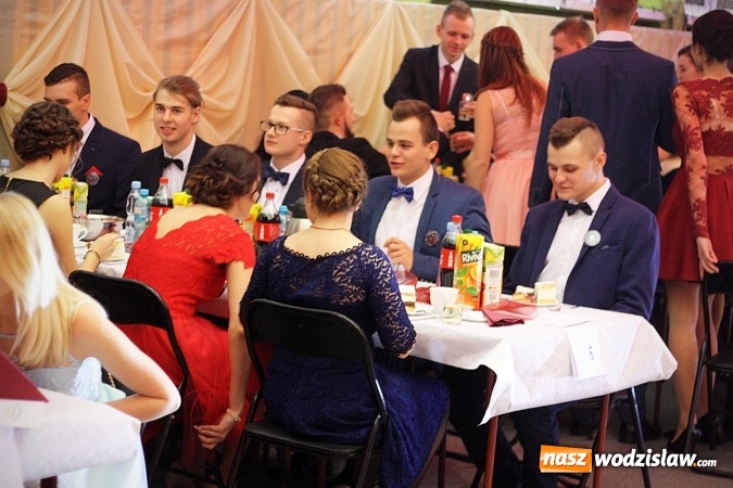 Zdjęcie w galerii na portalu naszwodzislaw.com: Studni&oacute;wka wodzisławskiego Ekonomika. Tak bawią się trzy klasy wiadomości z regionu