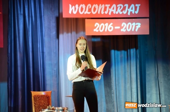 Zdjęcie w galerii na portalu naszwodzislaw.com: Zyskują, dając siebie. Kolejni uczniowie podejmują służbę wolontariacką wiadomości z regionu