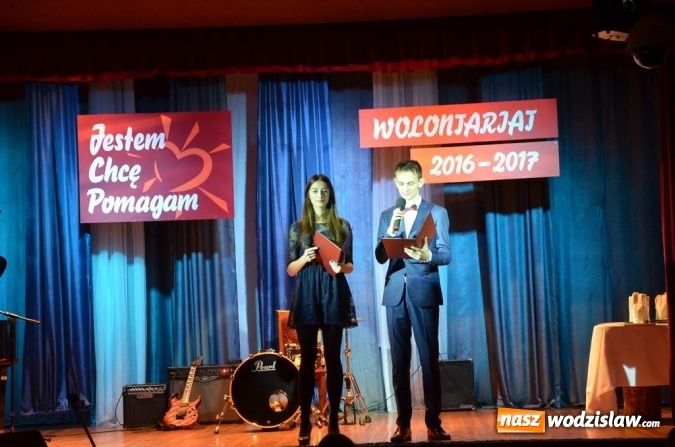 Zdjęcie w galerii na portalu naszwodzislaw.com: Zyskują, dając siebie. Kolejni uczniowie podejmują służbę wolontariacką wiadomości z regionu