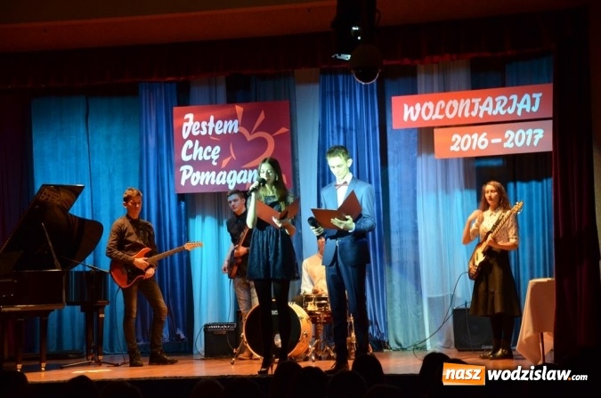Zdjęcie w galerii na portalu naszwodzislaw.com: Zyskują, dając siebie. Kolejni uczniowie podejmują służbę wolontariacką wiadomości z regionu