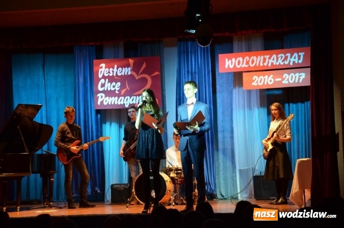 Zdjęcie w galerii na portalu naszwodzislaw.com: Zyskują, dając siebie. Kolejni uczniowie podejmują służbę wolontariacką wiadomości z regionu