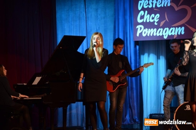 Zdjęcie w galerii na portalu naszwodzislaw.com: Zyskują, dając siebie. Kolejni uczniowie podejmują służbę wolontariacką wiadomości z regionu