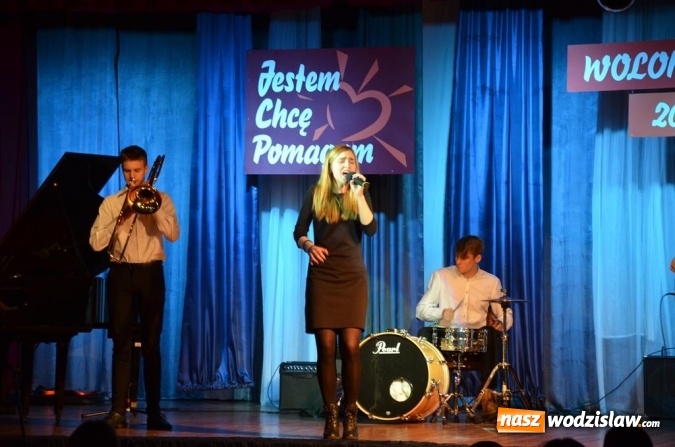 Zdjęcie w galerii na portalu naszwodzislaw.com: Zyskują, dając siebie. Kolejni uczniowie podejmują służbę wolontariacką wiadomości z regionu