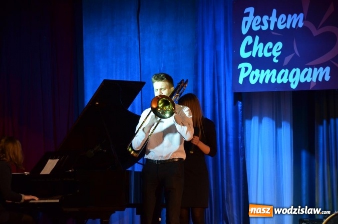 Zdjęcie w galerii na portalu naszwodzislaw.com: Zyskują, dając siebie. Kolejni uczniowie podejmują służbę wolontariacką wiadomości z regionu