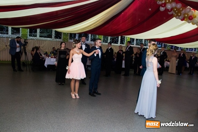 Zdjęcie w galerii na portalu naszwodzislaw.com: Drugi dzień studniówek w wodzisławskim Ekonomiku  wiadomości z regionu