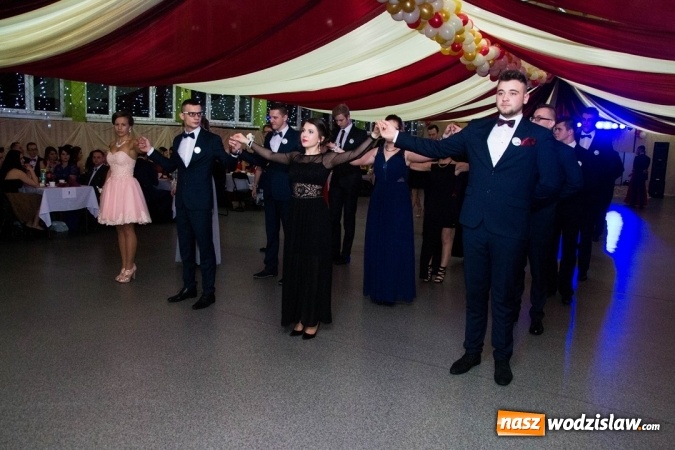 Zdjęcie w galerii na portalu naszwodzislaw.com: Drugi dzień studniówek w wodzisławskim Ekonomiku  wiadomości z regionu