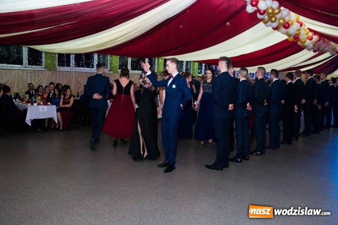 Zdjęcie w galerii na portalu naszwodzislaw.com: Drugi dzień studniówek w wodzisławskim Ekonomiku  wiadomości z regionu