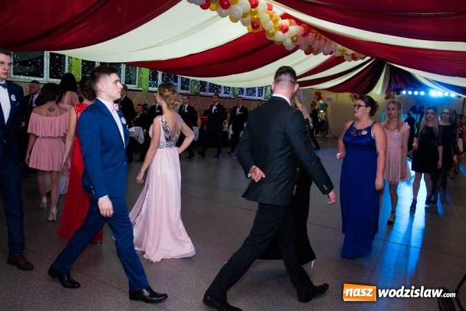 Zdjęcie w galerii na portalu naszwodzislaw.com: Drugi dzień studniówek w wodzisławskim Ekonomiku  wiadomości z regionu