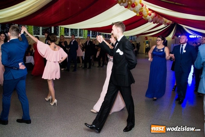 Zdjęcie w galerii na portalu naszwodzislaw.com: Drugi dzień studniówek w wodzisławskim Ekonomiku  wiadomości z regionu