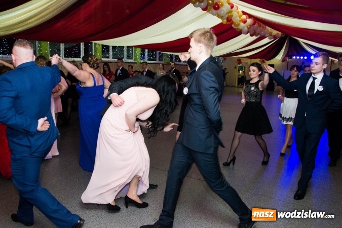 Zdjęcie w galerii na portalu naszwodzislaw.com: Drugi dzień studniówek w wodzisławskim Ekonomiku  wiadomości z regionu