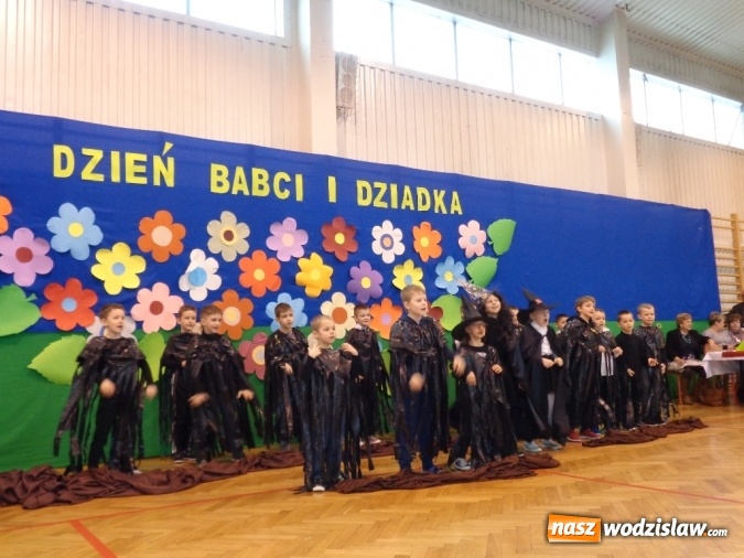 Zdjęcie w galerii na portalu naszwodzislaw.com: Dzień Babci i Dziadka w Zespole Szkolno – Przedszkolnym nr 5  wiadomości z regionu