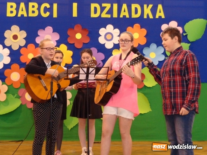 Zdjęcie w galerii na portalu naszwodzislaw.com: Dzień Babci i Dziadka w Zespole Szkolno – Przedszkolnym nr 5  wiadomości z regionu