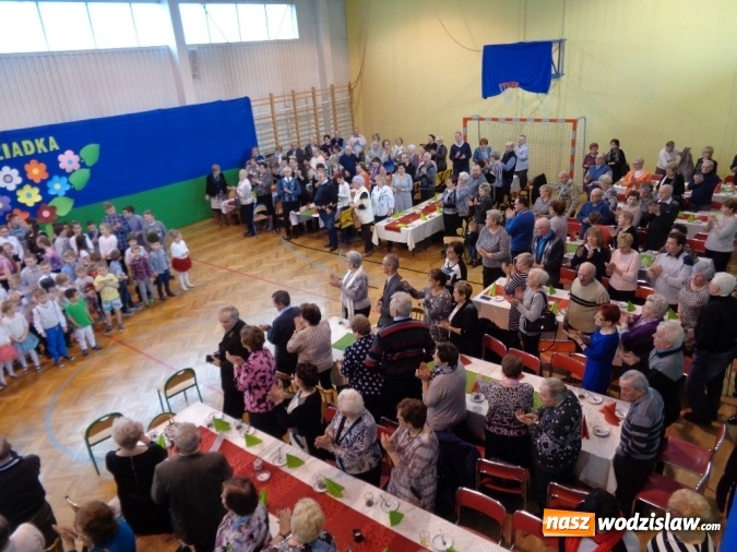 Zdjęcie w galerii na portalu naszwodzislaw.com: Dzień Babci i Dziadka w Zespole Szkolno – Przedszkolnym nr 5  wiadomości z regionu