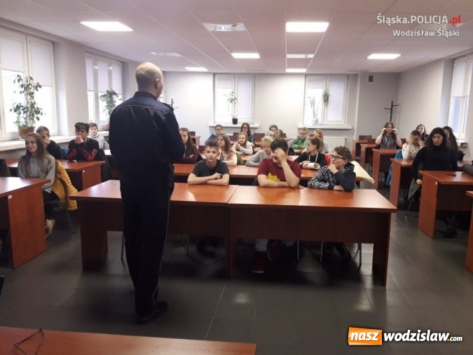 Zdjęcie w galerii na portalu naszwodzislaw.com: Uzależnienia drogą donikąd.&nbsp;Gimnazjaliści uczestnikami kampanii wiadomości z regionu