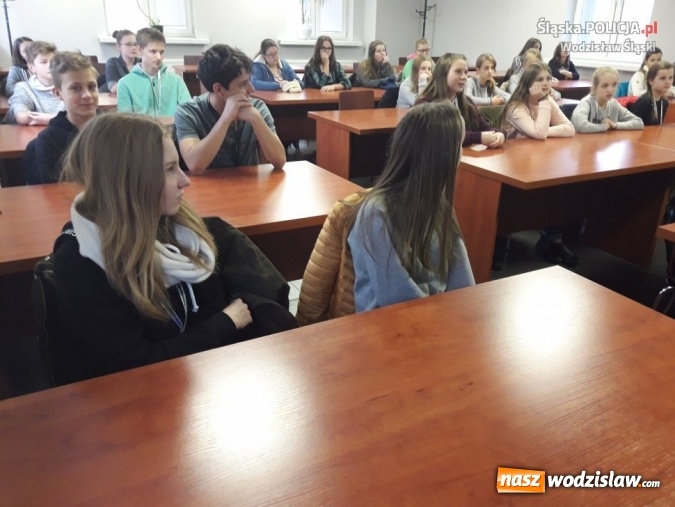 Zdjęcie w galerii na portalu naszwodzislaw.com: Uzależnienia drogą donikąd.&nbsp;Gimnazjaliści uczestnikami kampanii wiadomości z regionu