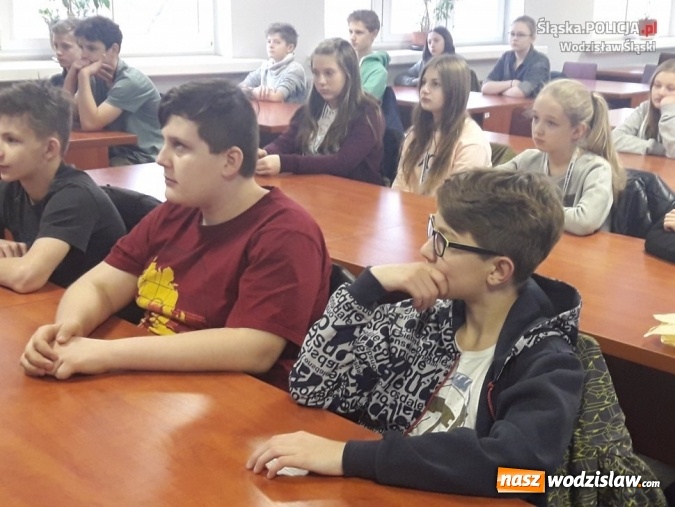 Zdjęcie w galerii na portalu naszwodzislaw.com: Uzależnienia drogą donikąd.&nbsp;Gimnazjaliści uczestnikami kampanii wiadomości z regionu