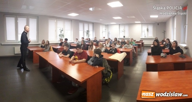 Zdjęcie w galerii na portalu naszwodzislaw.com: Uzależnienia drogą donikąd.&nbsp;Gimnazjaliści uczestnikami kampanii wiadomości z regionu