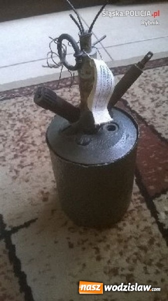 Zdjęcie w galerii na portalu naszwodzislaw.com: Policjanci zlikwidowali nielegalny arsenał broni, amunicji i materiałów wybuchowych wiadomości z regionu