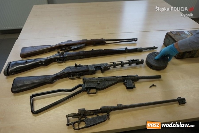 Zdjęcie w galerii na portalu naszwodzislaw.com: Policjanci zlikwidowali nielegalny arsenał broni, amunicji i materiałów wybuchowych wiadomości z regionu