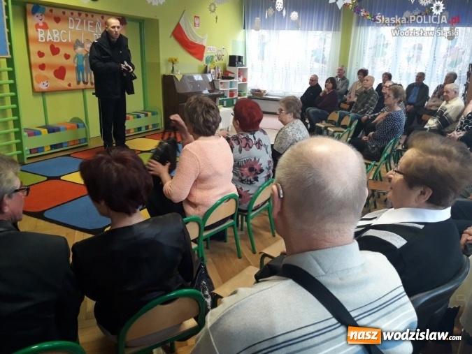 Zdjęcie w galerii na portalu naszwodzislaw.com: Babciu i Dziadku - Nie daj się nabrać 