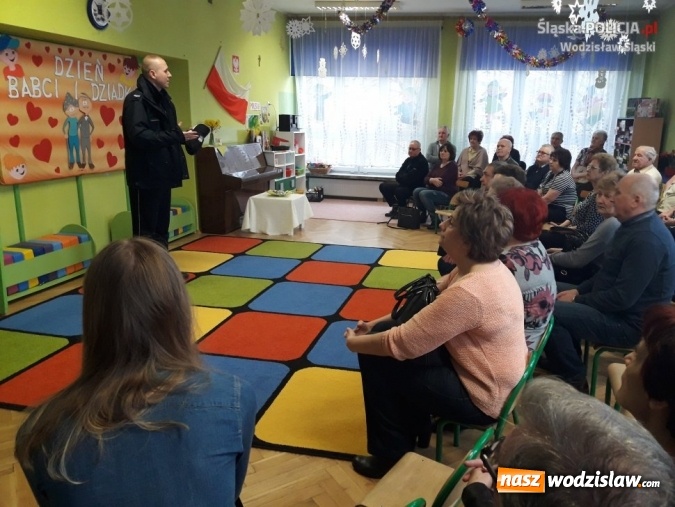 Zdjęcie w galerii na portalu naszwodzislaw.com: Babciu i Dziadku - Nie daj się nabrać 