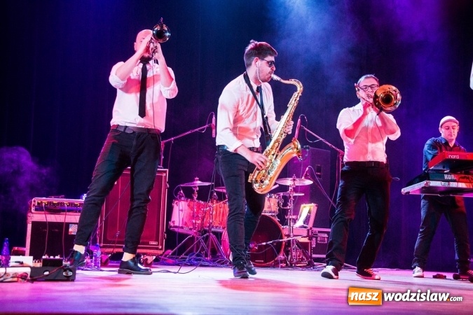 Zdjęcie w galerii na portalu naszwodzislaw.com: Walentynki w Radlinie: Cała Góra Barwinków  wiadomości z regionu