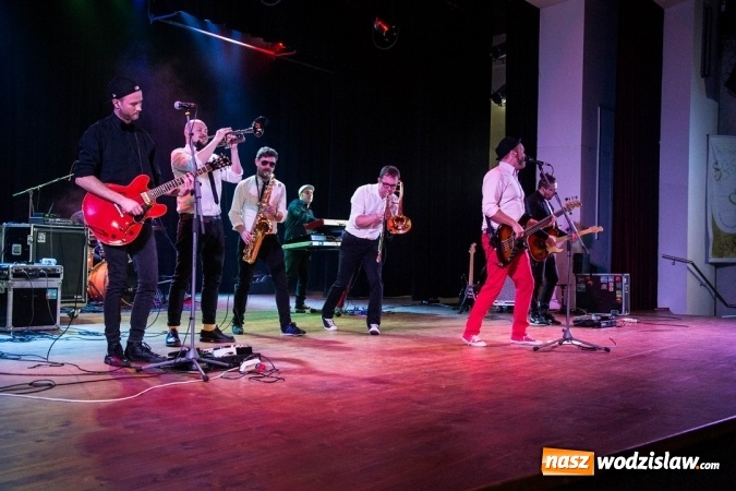 Zdjęcie w galerii na portalu naszwodzislaw.com: Walentynki w Radlinie: Cała Góra Barwinków  wiadomości z regionu