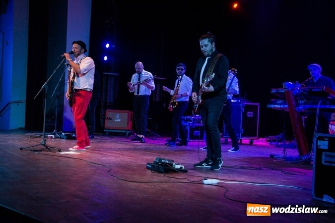 Zdjęcie w galerii na portalu naszwodzislaw.com: Walentynki w Radlinie: Cała Góra Barwinków  wiadomości z regionu