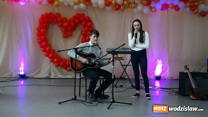 Zdjęcie w galerii na portalu naszwodzislaw.com: Otwórzmy nasze serca. Wodzisławski Ekonomik charytatywnie wiadomości z regionu