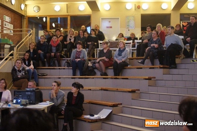 Zdjęcie w galerii na portalu naszwodzislaw.com: Spotkanie w Połomi z przedstawicielami kuratorium nt. wdrażania reformy oświaty wiadomości z regionu