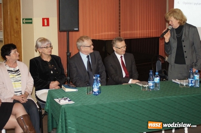 Zdjęcie w galerii na portalu naszwodzislaw.com: Spotkanie w Połomi z przedstawicielami kuratorium nt. wdrażania reformy oświaty wiadomości z regionu