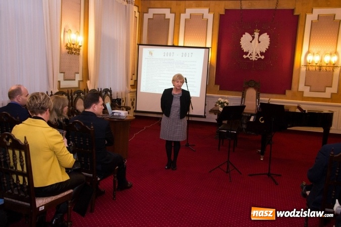 Zdjęcie w galerii na portalu naszwodzislaw.com: Wodzisławski Uniwersytet Trzeciego Wieku. Zorganizowano wystawę z okazji 10-lecia  wiadomości z regionu