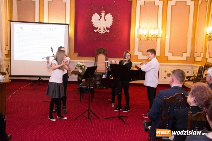 Zdjęcie w galerii na portalu naszwodzislaw.com: Wodzisławski Uniwersytet Trzeciego Wieku. Zorganizowano wystawę z okazji 10-lecia  wiadomości z regionu