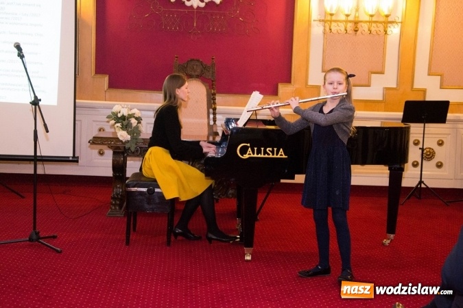 Zdjęcie w galerii na portalu naszwodzislaw.com: Wodzisławski Uniwersytet Trzeciego Wieku. Zorganizowano wystawę z okazji 10-lecia  wiadomości z regionu