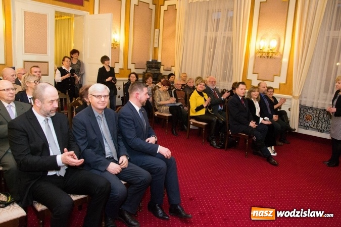 Zdjęcie w galerii na portalu naszwodzislaw.com: Wodzisławski Uniwersytet Trzeciego Wieku. Zorganizowano wystawę z okazji 10-lecia  wiadomości z regionu