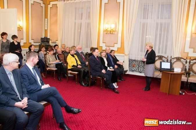 Zdjęcie w galerii na portalu naszwodzislaw.com: Wodzisławski Uniwersytet Trzeciego Wieku. Zorganizowano wystawę z okazji 10-lecia  wiadomości z regionu