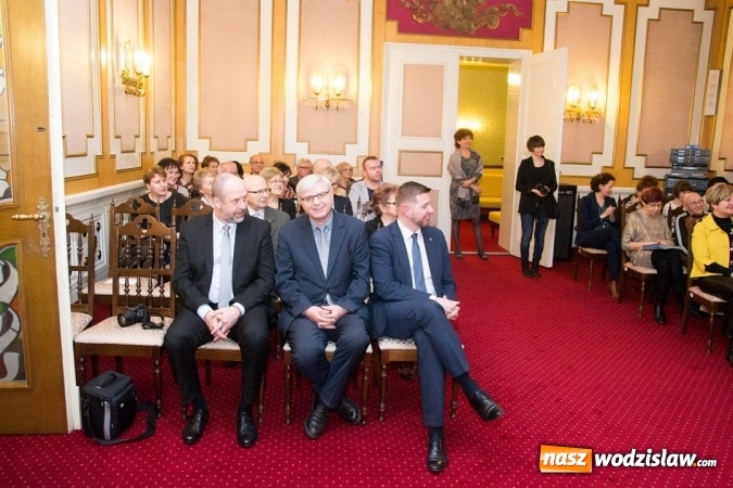 Zdjęcie w galerii na portalu naszwodzislaw.com: Wodzisławski Uniwersytet Trzeciego Wieku. Zorganizowano wystawę z okazji 10-lecia  wiadomości z regionu