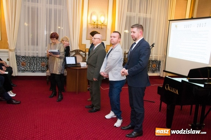 Zdjęcie w galerii na portalu naszwodzislaw.com: Wodzisławski Uniwersytet Trzeciego Wieku. Zorganizowano wystawę z okazji 10-lecia  wiadomości z regionu