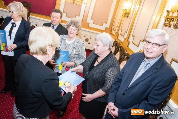 Zdjęcie w galerii na portalu naszwodzislaw.com: Wodzisławski Uniwersytet Trzeciego Wieku. Zorganizowano wystawę z okazji 10-lecia  wiadomości z regionu