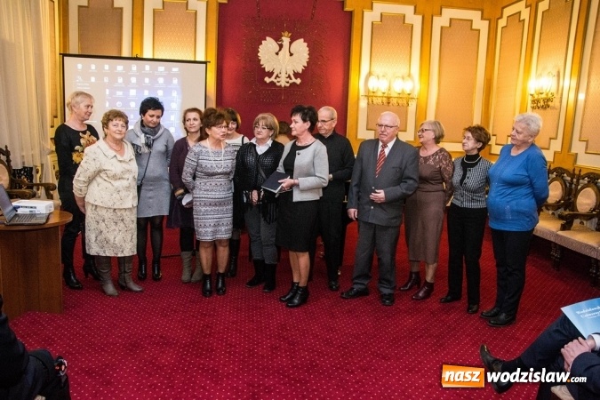 Zdjęcie w galerii na portalu naszwodzislaw.com: Wodzisławski Uniwersytet Trzeciego Wieku. Zorganizowano wystawę z okazji 10-lecia  wiadomości z regionu